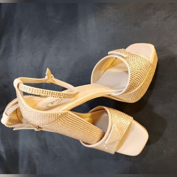 BRAND NEW OLIVIA JOHNSON BLOCK HEEL OPEN-TOE SANDAL - Picture 7 of 16